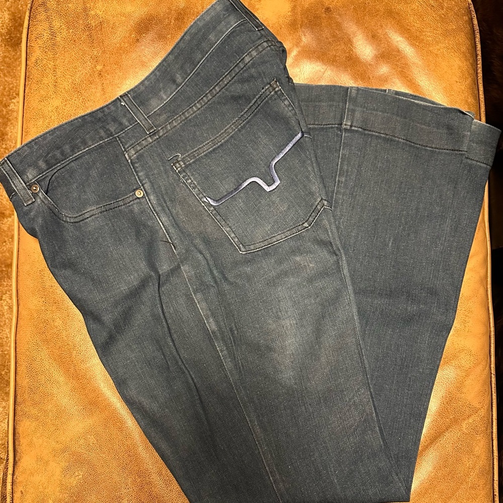 12x30; starched and barely worn!